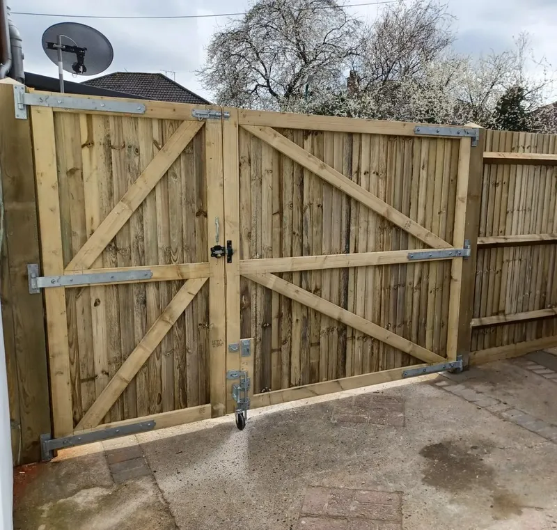 Boundary Fence Structure - Bryn Harcombe Carpentry
