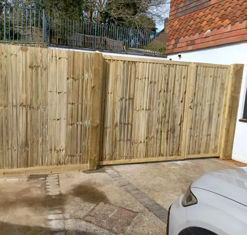 Garden Boundary Fence & Gate - Bryn Harcombe Carpentry